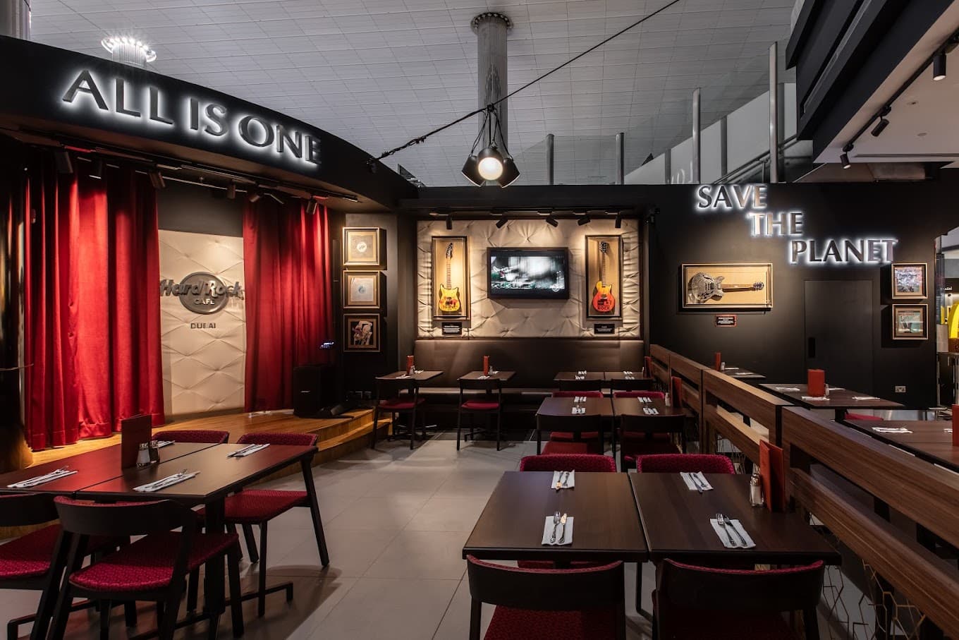 Hard Rock Cafe – Dubai Airport — photo 11