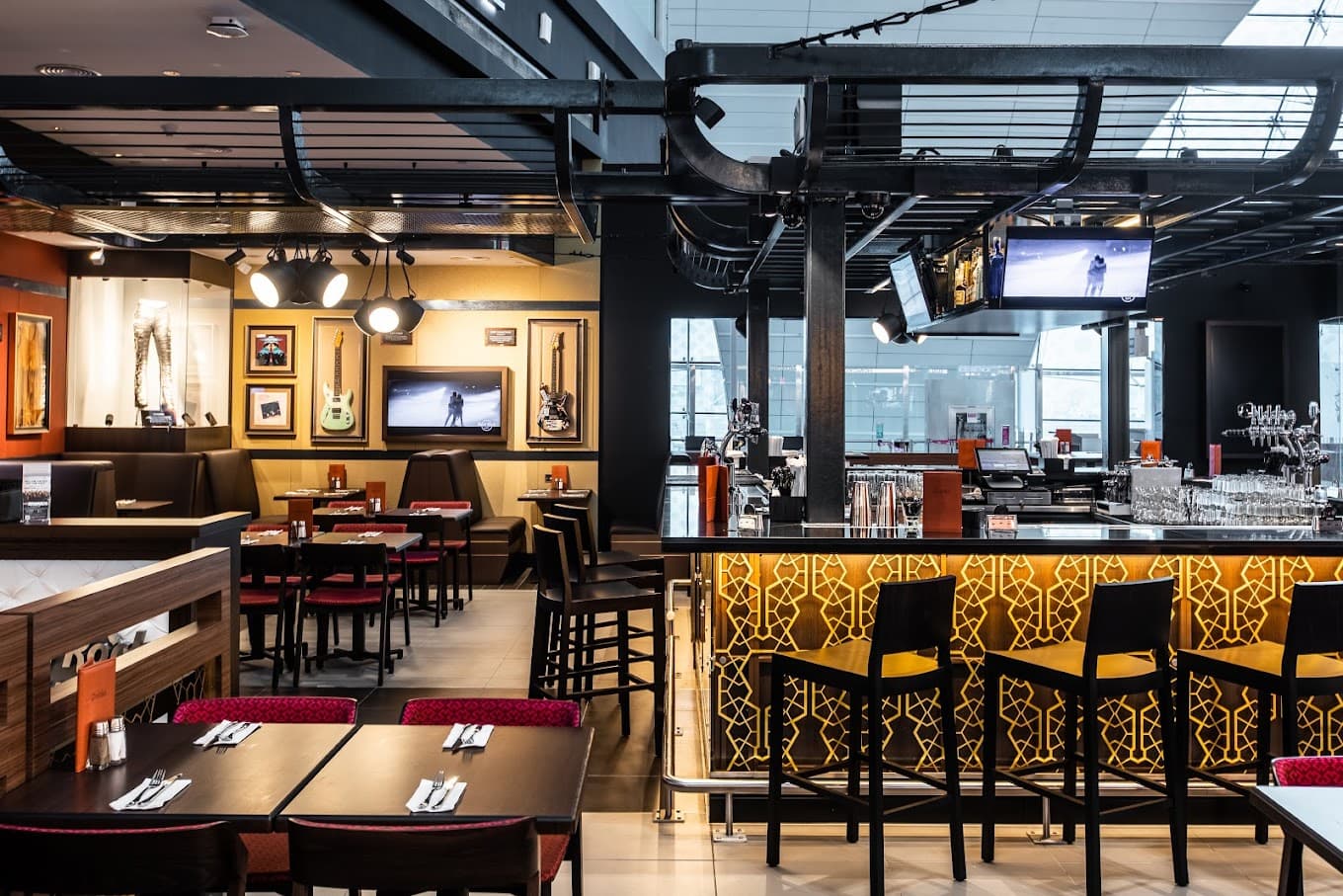 Hard Rock Cafe – Dubai Airport — photo 13