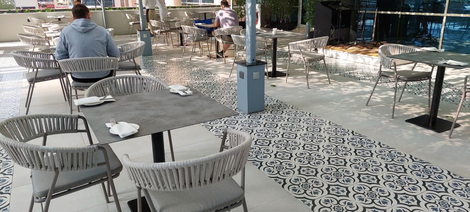 PULLMAN JLT — photo 3