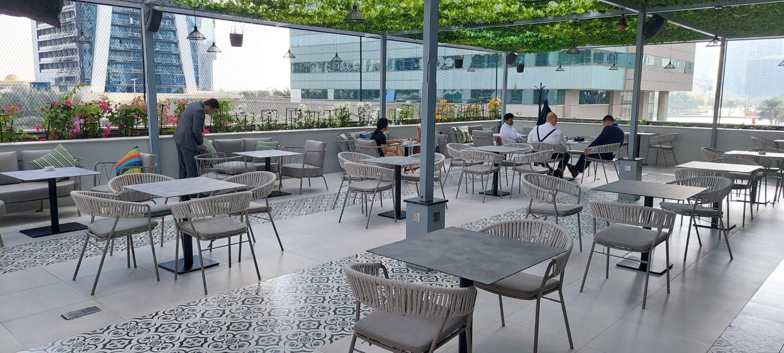 PULLMAN JLT — photo 6