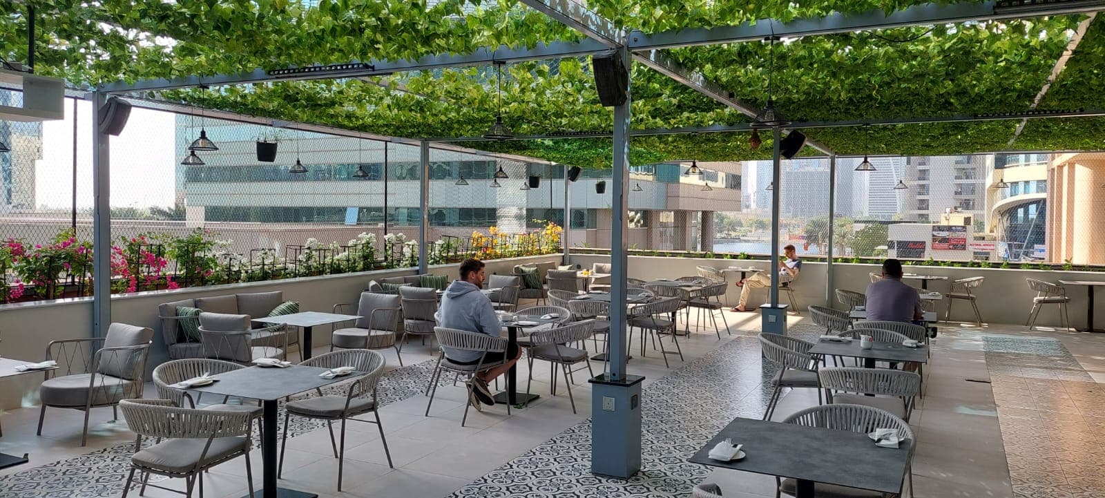 PULLMAN JLT — photo 2