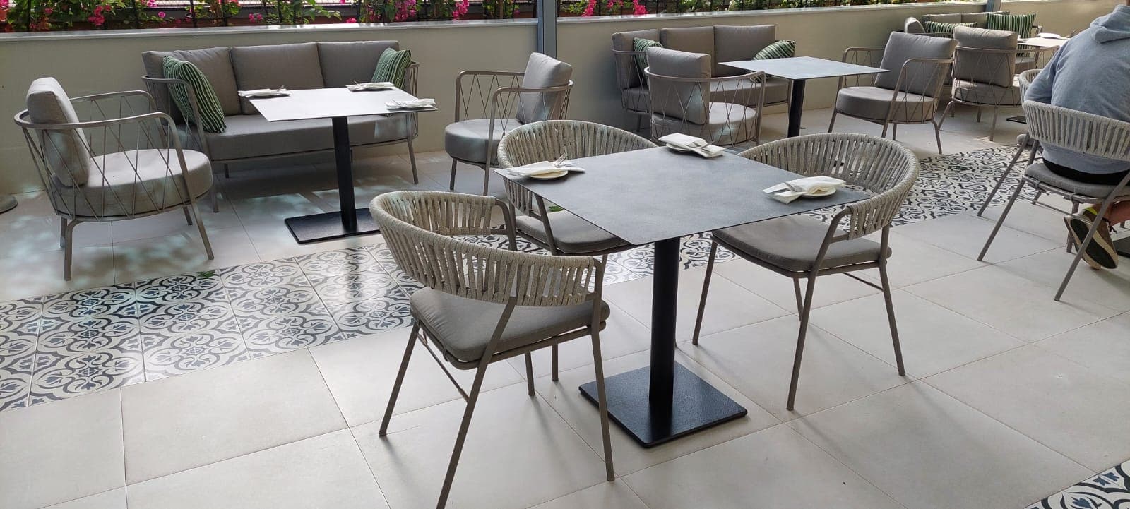PULLMAN JLT — photo 8
